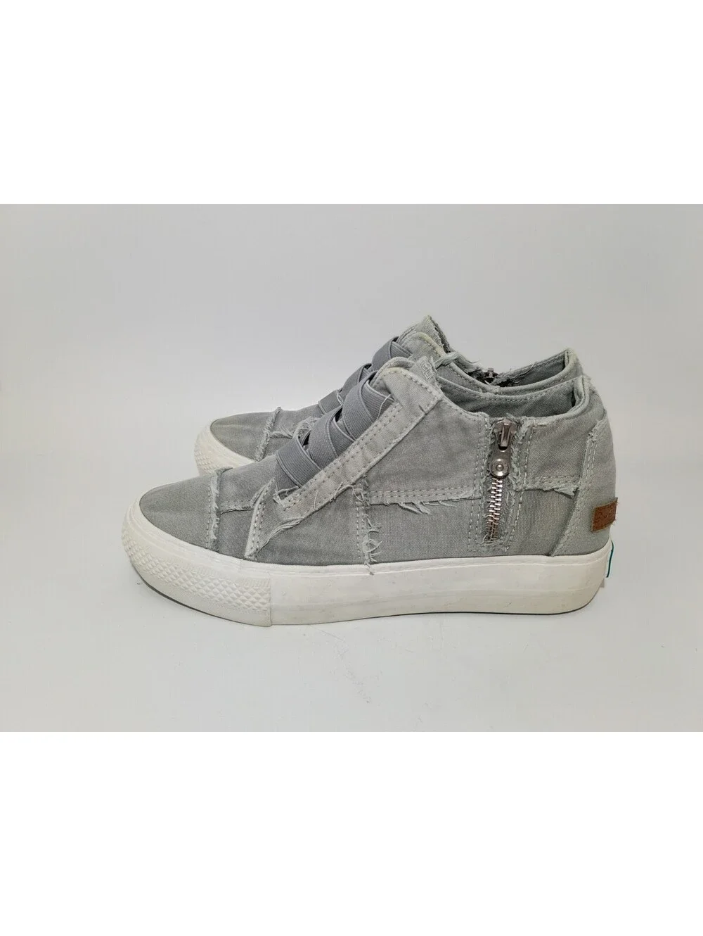 Blowfish Malibu Women's Mamba Gray Color Washed Canvas Sneakers 9.5 Distressed